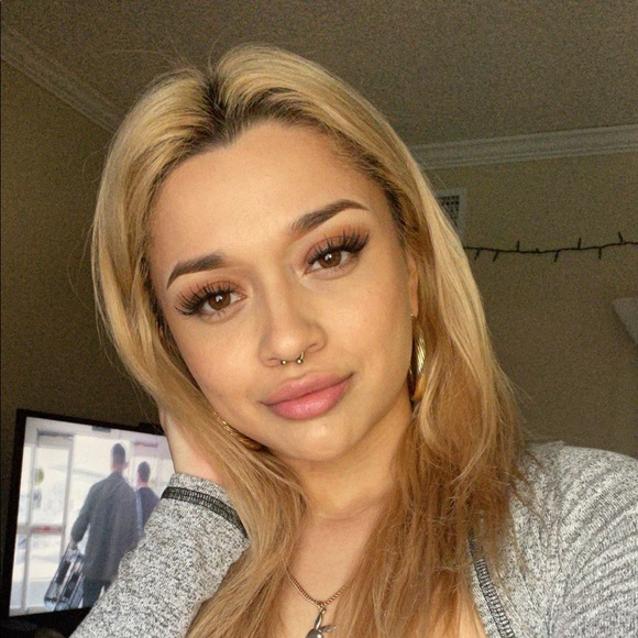 Meet your Posher, Michelle - Picture 1 of 1